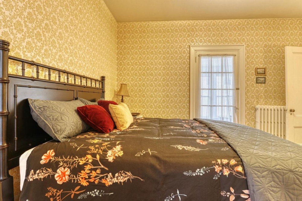 Bangor Victorian Home Image 38
